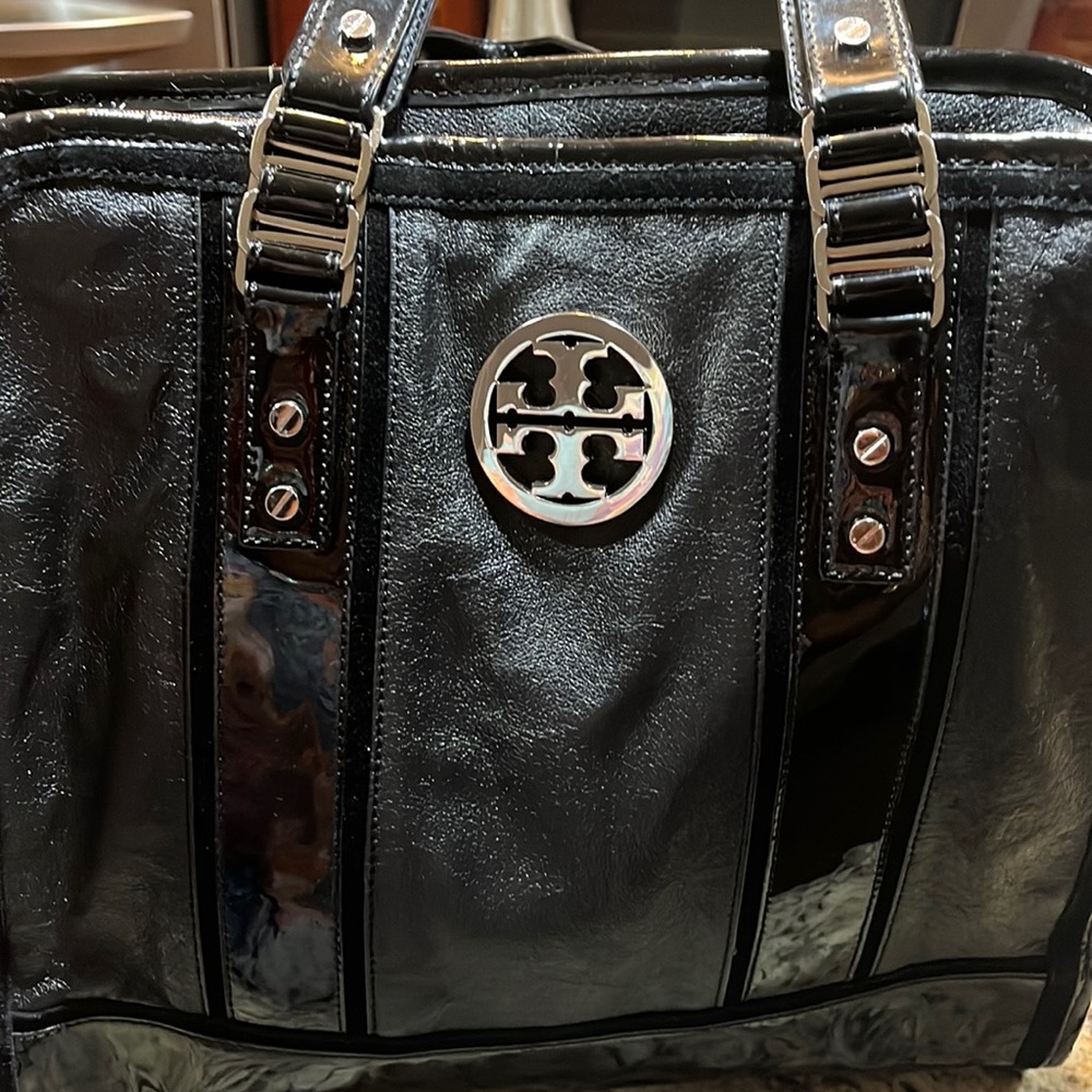 This is a large Tory Burch handbag… I used it for a briefcase as well.